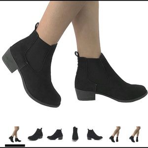 Black Chelsea boots, New! Marked Sz8, fits like7.5